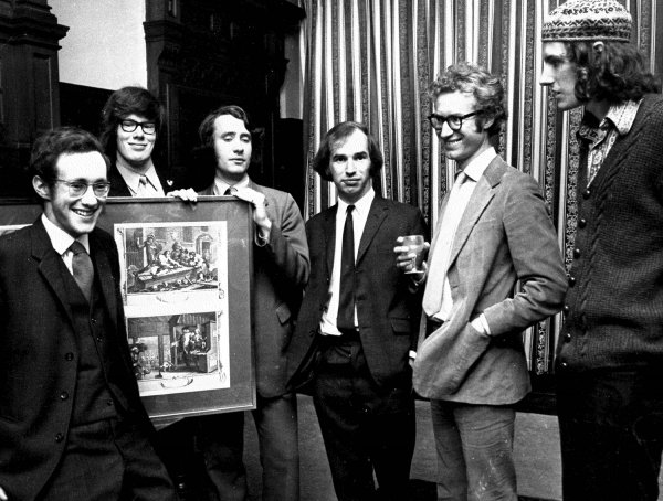 Sidney’s 1971 team included Christopher Allen (History, 1969), James Drummond Young (Law, 1968), Andrew Sanders (English, 1969) and John Stephens (1966, History), pictured here alongside an unidentified reserve and Bamber Gascoigne.